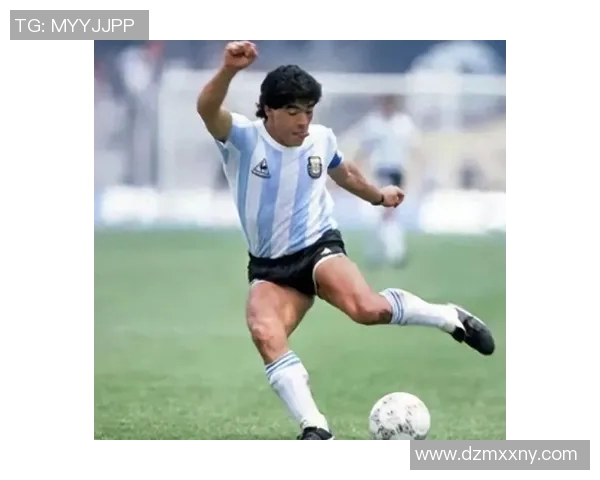 足球明星的传奇人生与对足球的热爱探讨